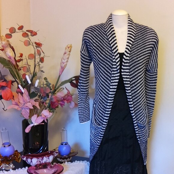 NWT LINEA DOMANI Women’s Black White Lightweight Long Sleeve Knit Cardigan - Picture 1 of 6